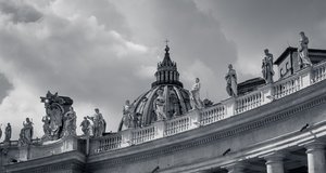 Außenaufnahme der St. Peters-Basilika in Rom