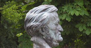 Büste Richard Wagners im Festspielpark Bayreuth, Skulptur von Arno Breker