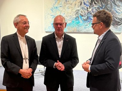 Erzbischof em Dr.Ludwig Schick, Dr. Norbert Lammert und Dr. Siegfried Grillmeyer im Gespräch 